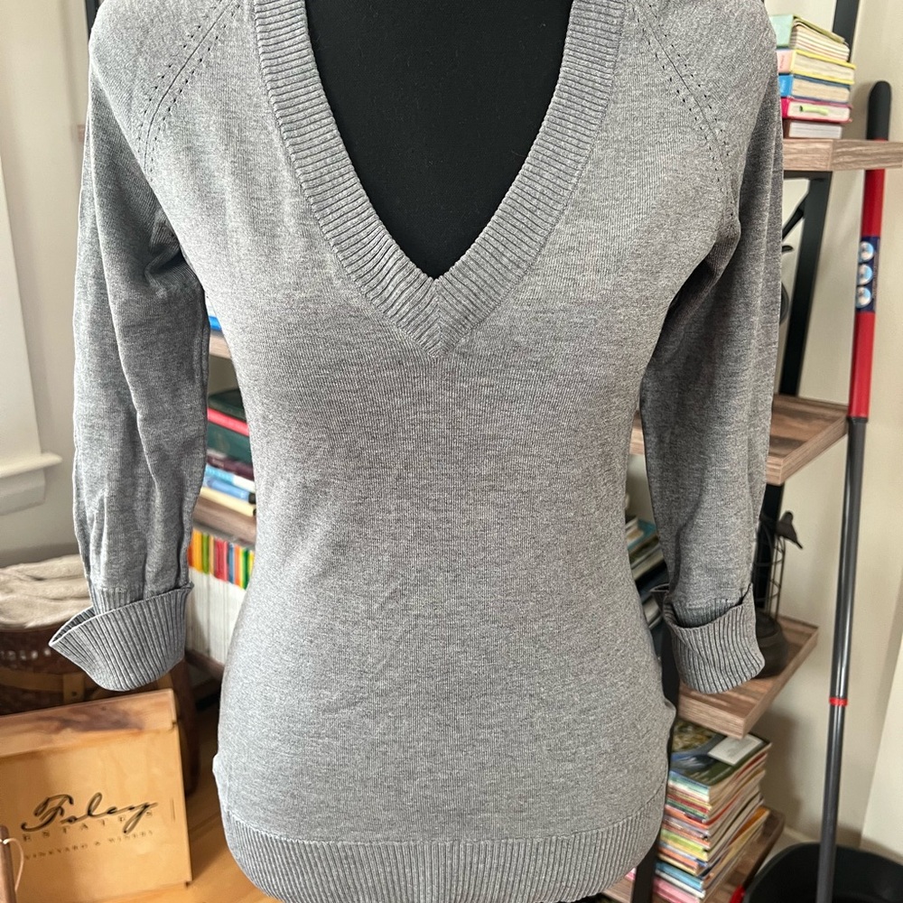 Kenneth Cole New York Women's Gray V-Neck Sweater